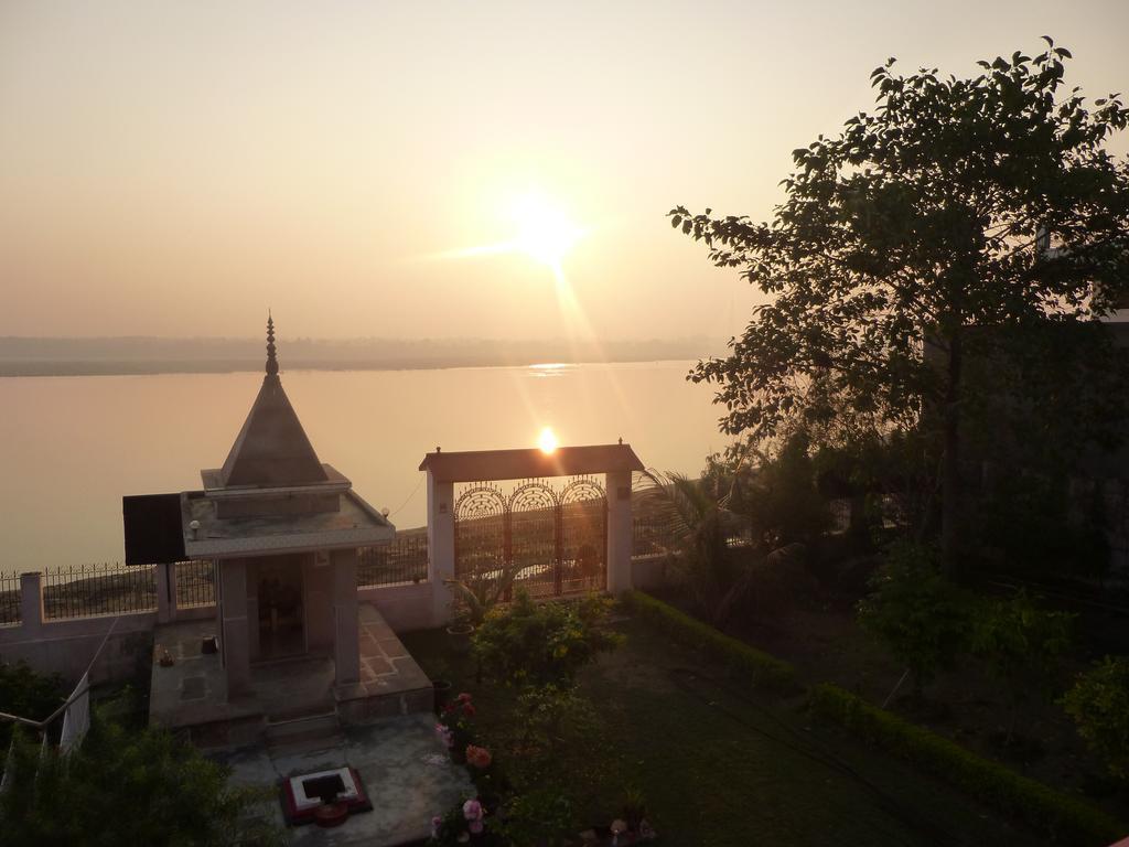 Отель Sri Yoga Mandir Варанаси Экстерьер фото