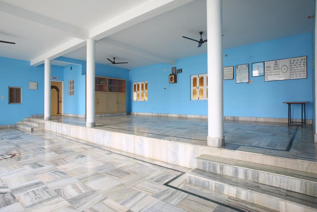 Отель Sri Yoga Mandir Варанаси Экстерьер фото
