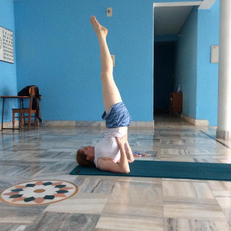 Отель Sri Yoga Mandir Варанаси Экстерьер фото